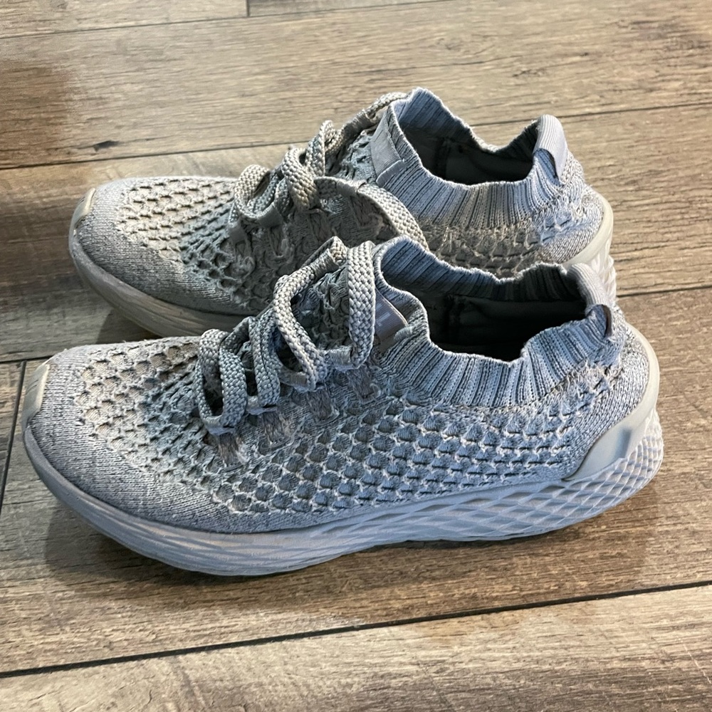 Women’s light grey knit runners